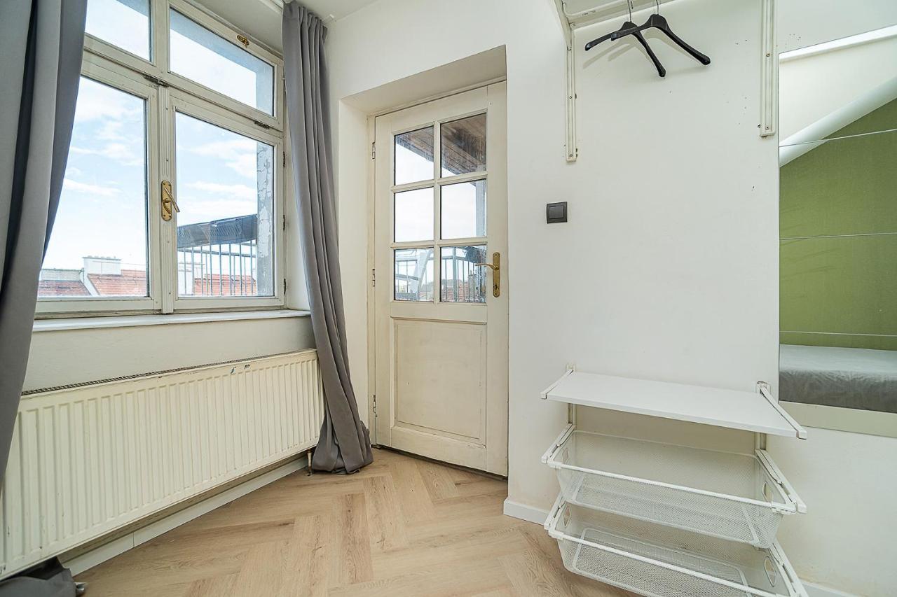 Big 4-Bedroom Flat, Terrace With Great Vitkov View Praga Exterior foto