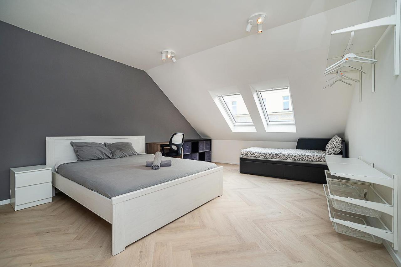 Big 4-Bedroom Flat, Terrace With Great Vitkov View Praga Exterior foto