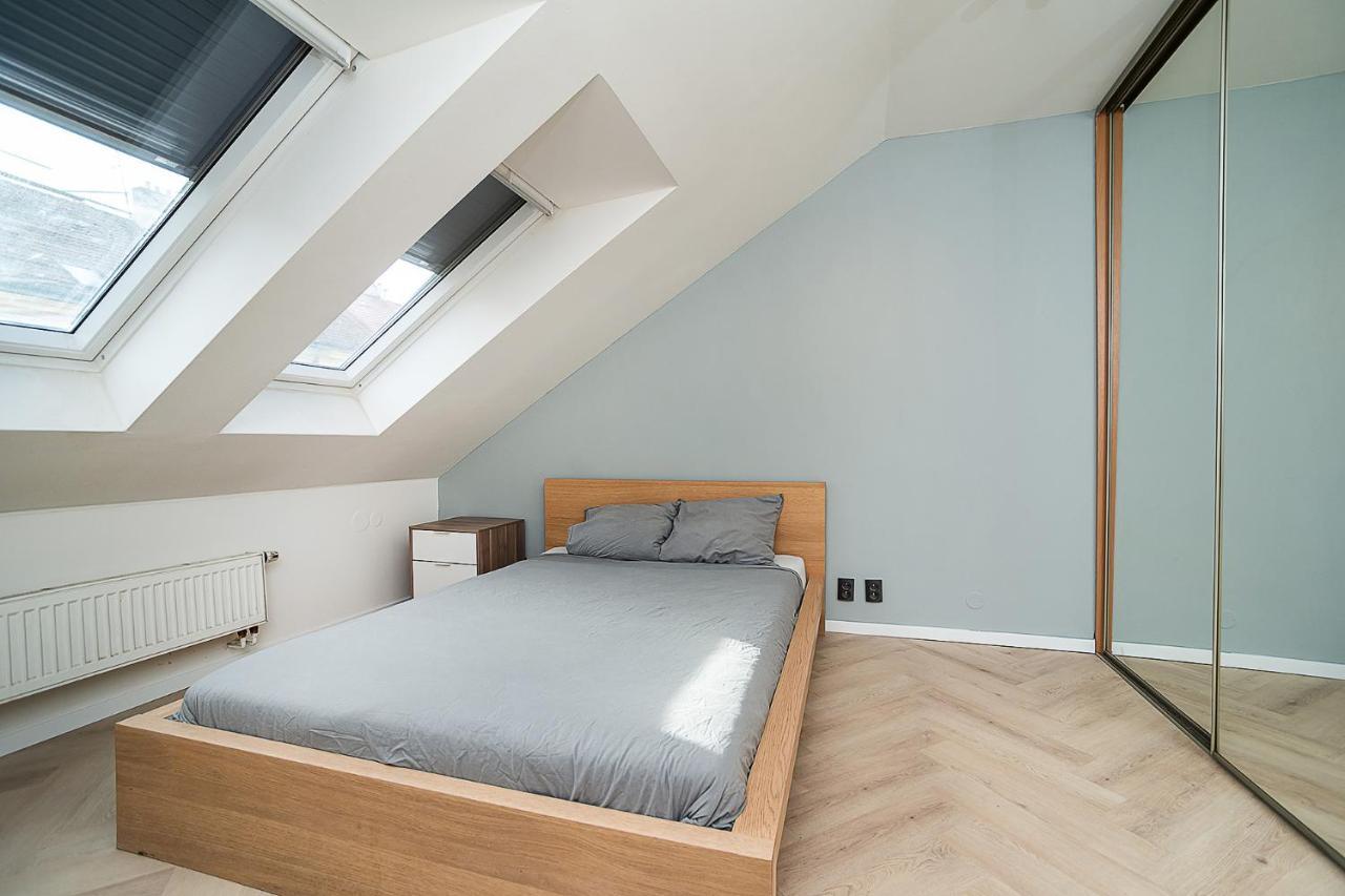 Big 4-Bedroom Flat, Terrace With Great Vitkov View Praga Exterior foto
