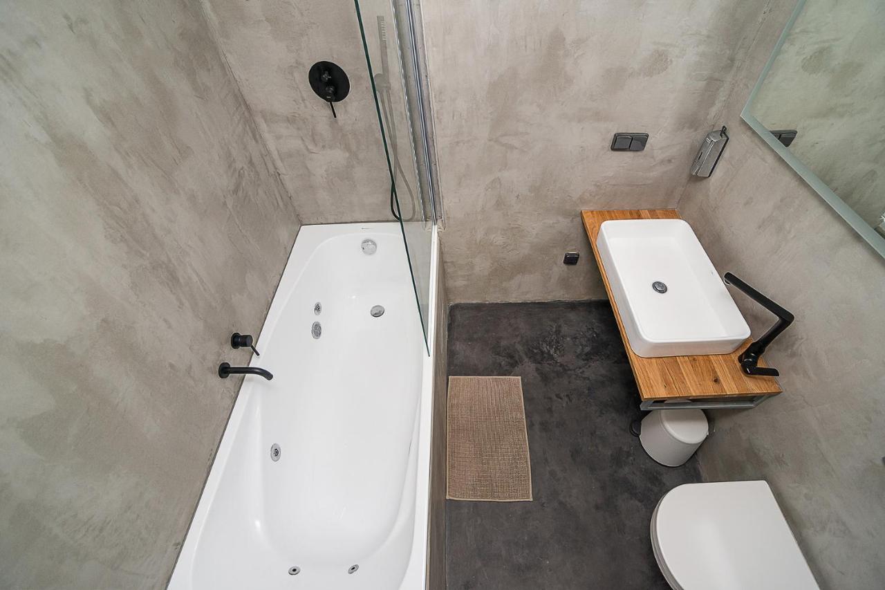 Big 4-Bedroom Flat, Terrace With Great Vitkov View Praga Exterior foto